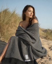 THROW LOVELY ‘STONE’